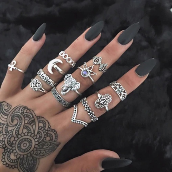 Jewelry - Last One! 🌟 13 Piece Boho Silver Ring Set